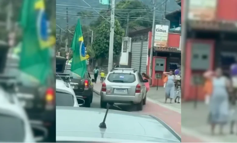 Motorista vai para a cadeia depois de atropelar duas crianças em ato político de Ilhabela