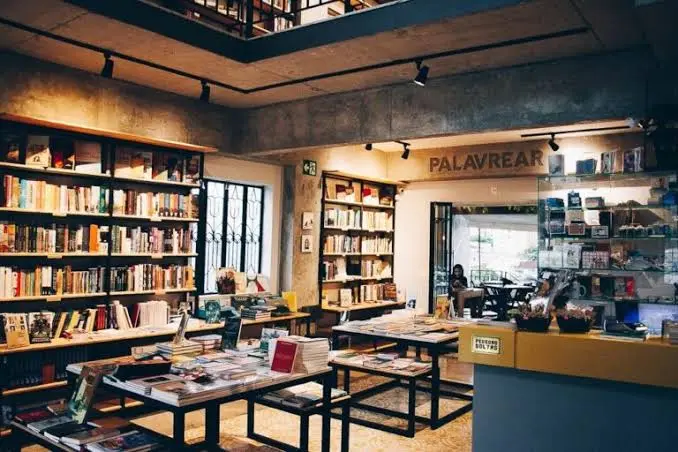 Nove anos de Palavrear: a resistência afetuosa de uma livraria de rua