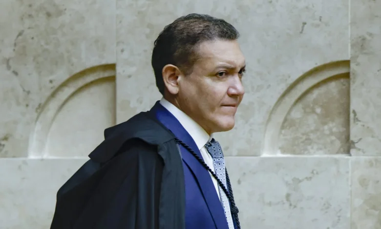 Nunes Marques adia julgamento de revisão criminal de Bolsonaro para após o segundo turno