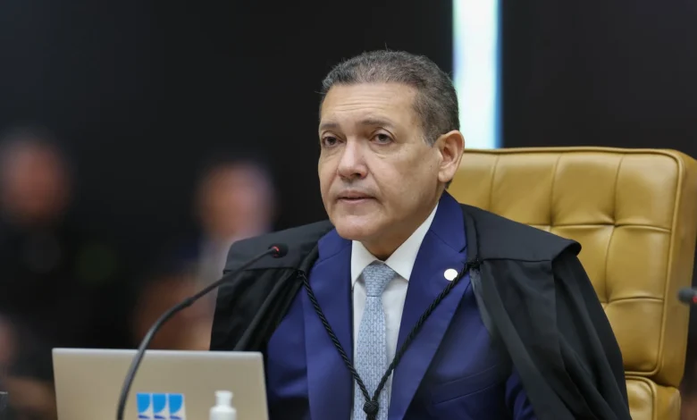 Nunes Marques convoca Lula e Flávio Bolsonaro para reunião no TSE