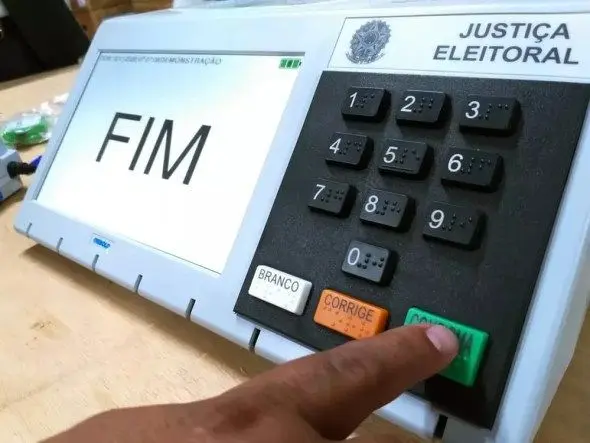 O ciclo do voto eletrônico: da digitação na urna à totalização oficial