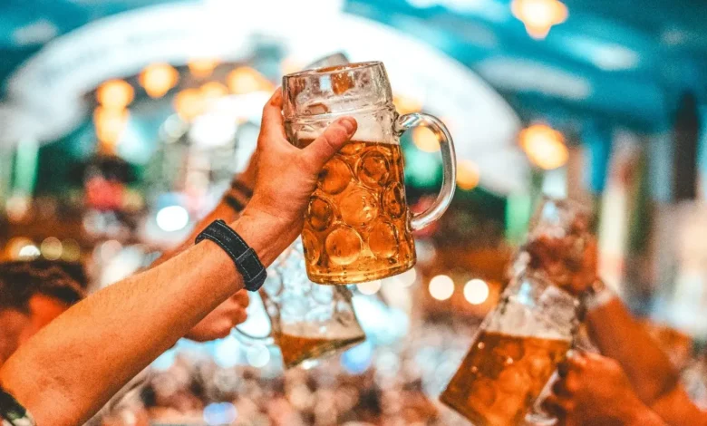 Oktoberfest em Goiânia traz tradição alemã com chope e gastronomia típica