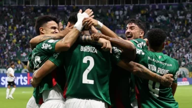 Palmeiras goleia Corinthians por 4 a 1 e mantém perseguição ao líder Flamengo