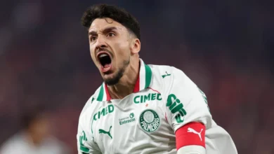 Palmeiras supera Athletico fora de casa e dorme na liderança do brasileiro