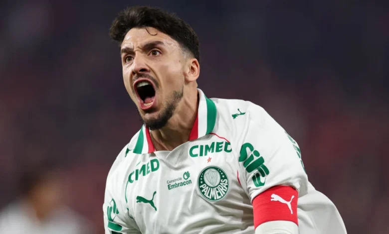 Palmeiras supera Athletico fora de casa e dorme na liderança do brasileiro