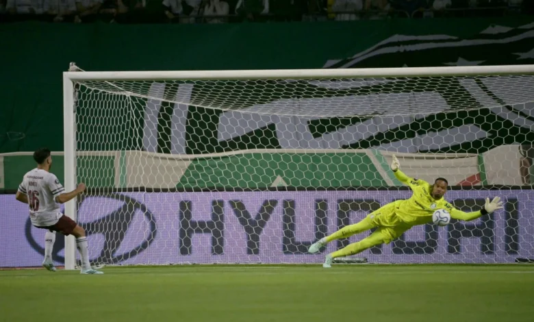 Palmeiras supera o Fluminense nos pênaltis e garante vaga na decisão continental