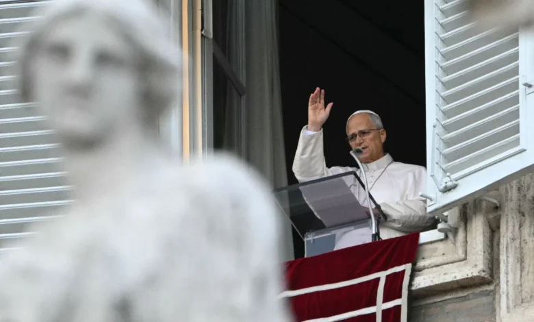 Papa leão XIV reaparece no vaticano após cirurgia no pulmão