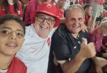 Passado de superação revela torcedor que financiava jogos do Vila Nova vendendo doces no Mutirama