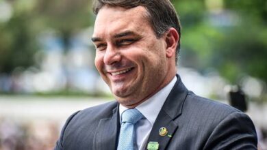 PF liga Flávio Bolsonaro a offshore dona de jato usado por Vorcaro; defesa nega relação