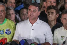 Polícia Federal investiga possível viagem de Flávio Bolsonaro à Argentina
