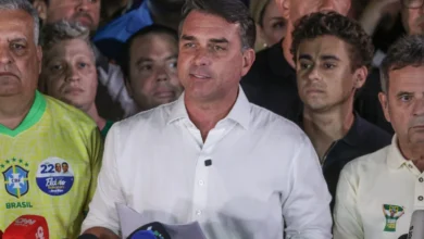 Polícia Federal investiga possível viagem de Flávio Bolsonaro à Argentina