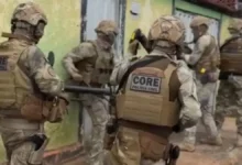 Polícia realiza operação contra o tráfico de drogas e cumpre dezenas de ordens judiciais