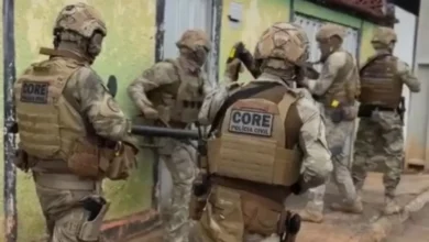 Polícia realiza operação contra o tráfico de drogas e cumpre dezenas de ordens judiciais