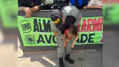 Policiais militares salvam criança após afogamento em caixa d'água