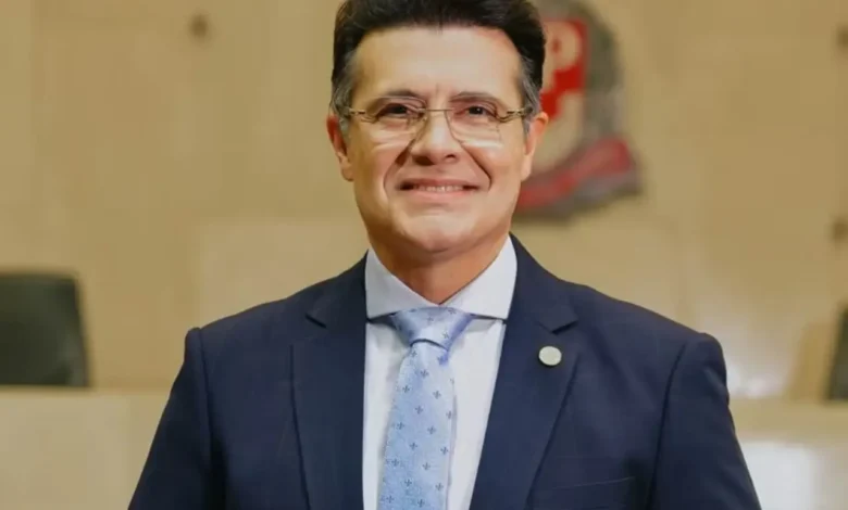 Político e cantor Marcelo Aguiar é preso após tiros em boate