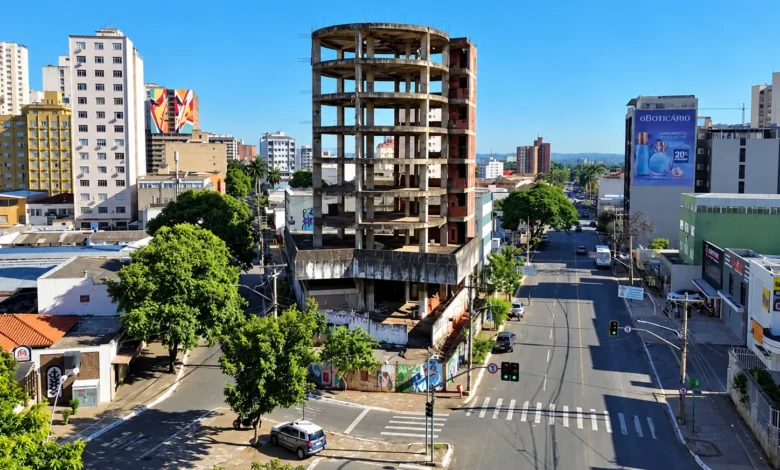 Prédio abandonado em Goiânia com projeto retomado guarda inspiração internacional