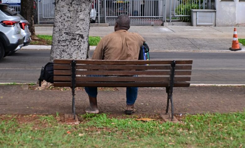 Prefeitura destina verba milionária para passagens de pessoas em situação de rua