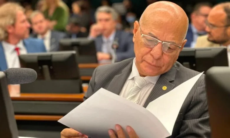Professor Alcides anuncia encerramento de sua trajetória na política