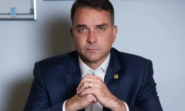 Proposta de Flávio para retirar universidades do MEC levanta dúvidas sobre gestão