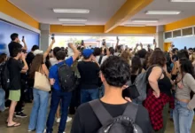 Protestos e gritos de ladrão marcam confronto político na PUC Goiás
