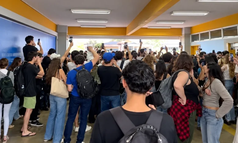 Protestos e gritos de ladrão marcam confronto político na PUC Goiás
