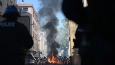 Protestos estudantis na França escalam sob forte repressão policial