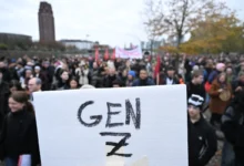 Protestos juvenis tomam ruas europeias contra custo de vida e políticas públicas