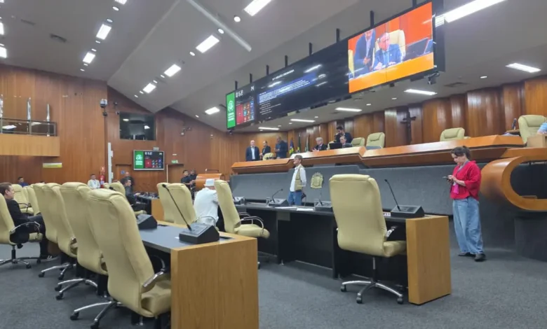 Refis 2026 avança na Câmara e prevê descontos em juros e multas