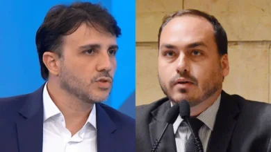 Renan Santos analisa papel de Carlos Bolsonaro na comunicação digital da direita
