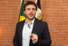 Renan Santos encerra batalha judicial e organiza manifestação em frente à Globo
