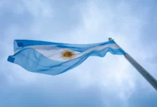Risco-país da Argentina dispara e atinge o maior patamar em um ano