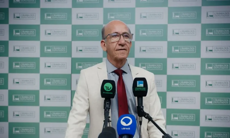 Rubens Otoni avalia que Aava Santiago teria vencido eleição se integrasse o PT