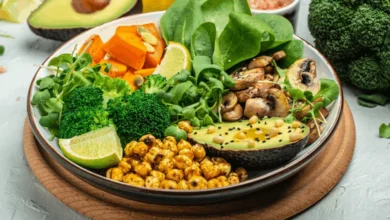 Saladas proteicas nutritivas para um almoço completo e equilibrado