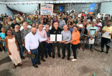 Sandro Mabel assina decreto para titular 481 lotes no Condomínio Rio Branco