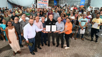 Sandro Mabel assina decreto para titular 481 lotes no Condomínio Rio Branco