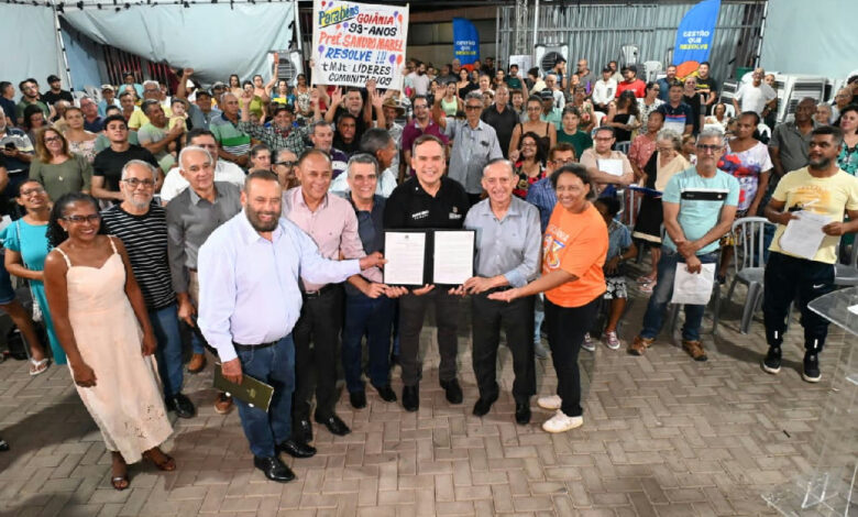 Sandro Mabel assina decreto para titular 481 lotes no Condomínio Rio Branco