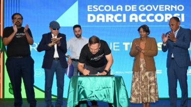 Sandro Mabel relança Escola de Governo Darci Accorsi e anuncia planos para servidores