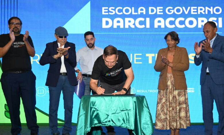 Sandro Mabel relança Escola de Governo Darci Accorsi e anuncia planos para servidores