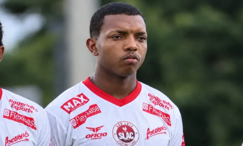 São Luís rescinde contrato de atleta após agressão a jornalista no Goianão