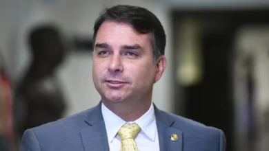 Senador flávio bolsonaro participou de evento em embarcação durante crise sanitária