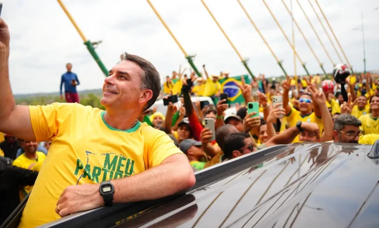 Senadores e cantores sertanejos se reúnem em agenda política no estado de Goiás com Flávio Bolsonaro