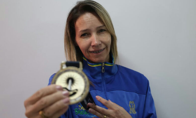Servidora da Secretaria Municipal de Educação conquista ouro em Campeonato internacional de Esportes Aquáticos