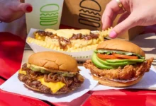 Shake Shack confirma estreia no Brasil com plano de expansão ambicioso