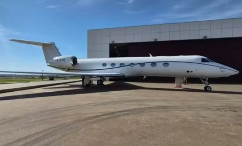 Sigilo de 100 anos é imposto pela FAB em lista de passageiros de aeronave de Vorcaro