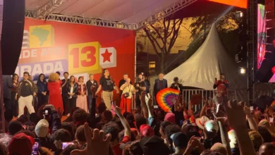 Sob chuva, apoiadores de Lula realizam Ato da Virada em SP com foco na reeleição