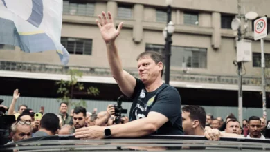 Tarcísio condena depredação em protesto pró-Lula e Boulos contesta autenticidade de vídeo
