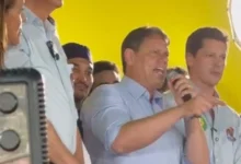 Tarcísio de Freitas projeta fim do governo Lula em ato político realizado em Goiânia