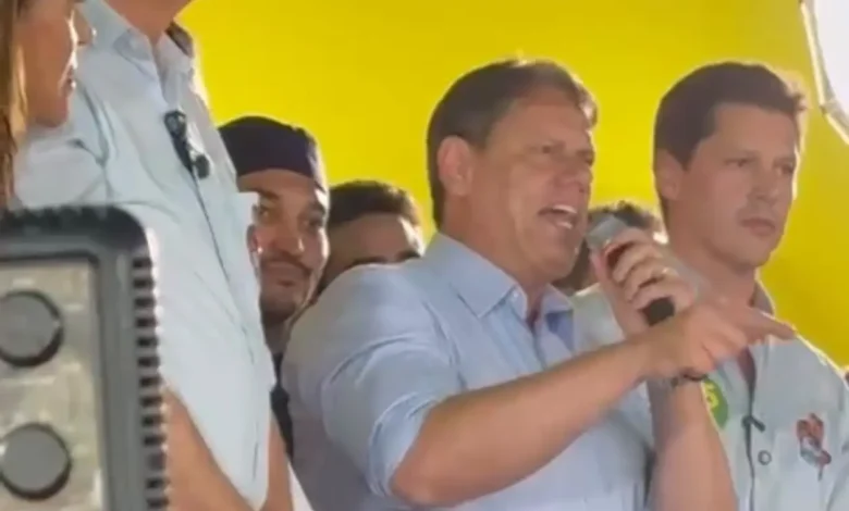 Tarcísio de Freitas projeta fim do governo Lula em ato político realizado em Goiânia
