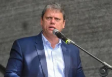 Tarcísio de Freitas questiona Lula após revelações sobre financiamento de documentário