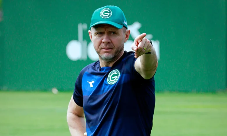 Técnico do Goiás mantém esperança de acesso matemático na reta final